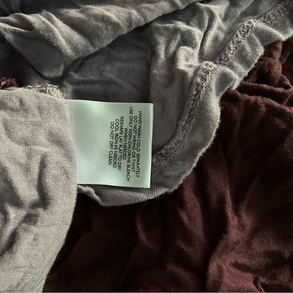 Burgundy block t shirt from Au Fond. XL.  Hip length. - Picture 4 of 4